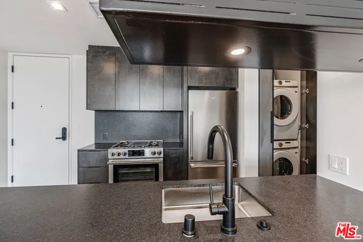 10700 Tabor Street 408, Los Angeles, California 90034