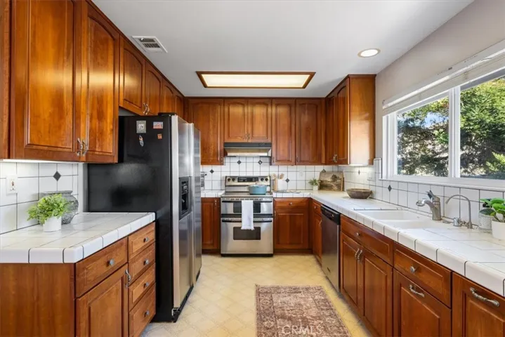 590 Downing Street, Morro Bay, California 93442