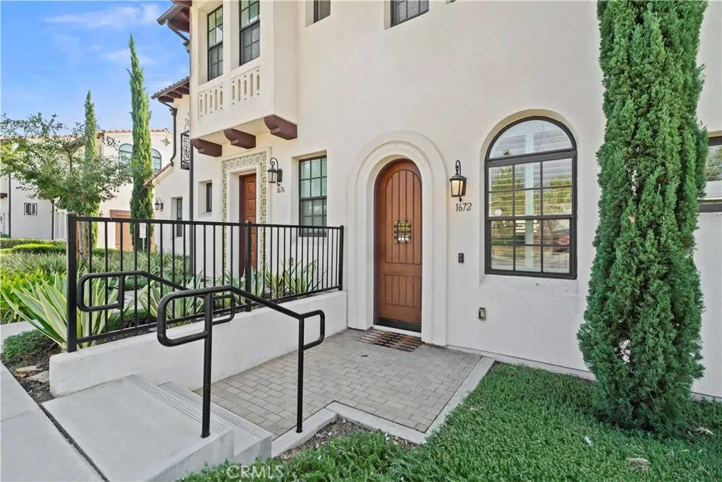 1672 3rd Street, Duarte, California 91010 home-pic-2