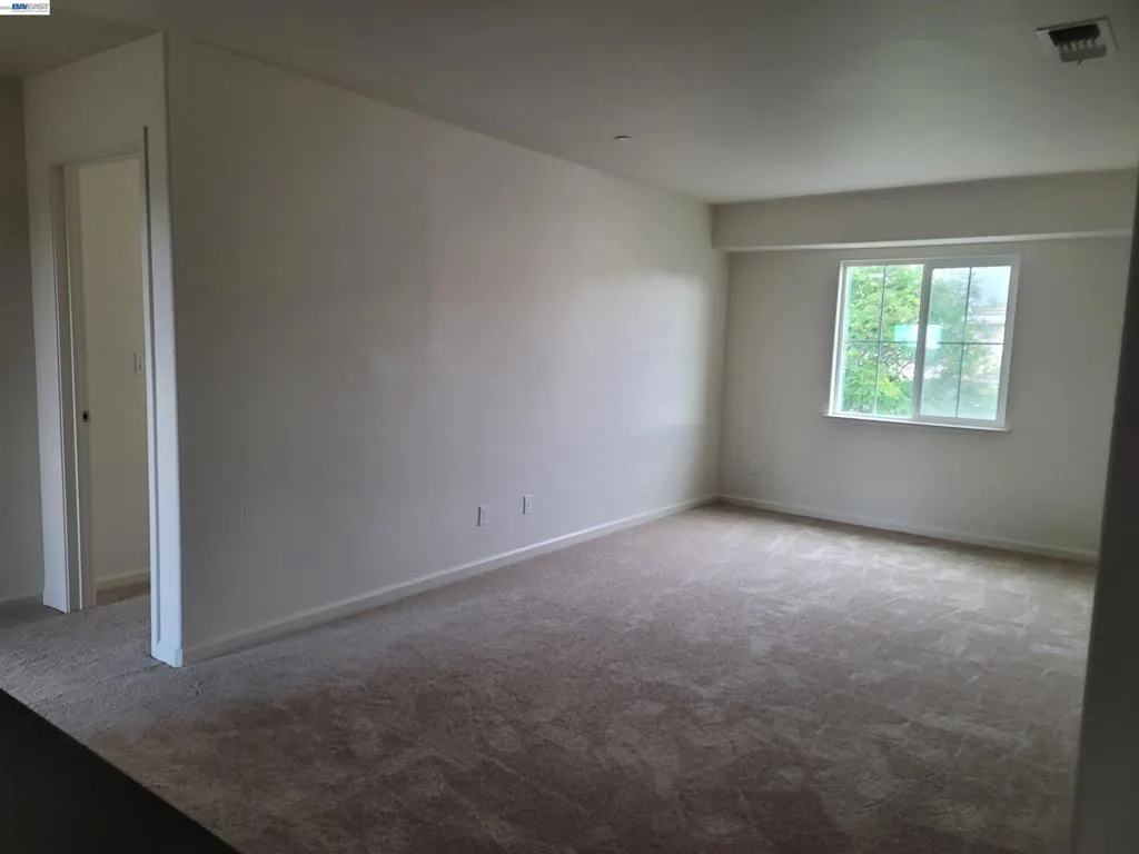 Perfect as a family room/play room or office