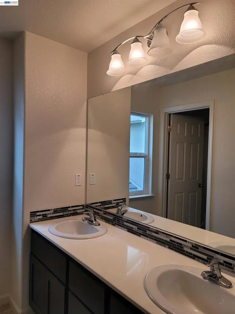 2nd floor bathroom