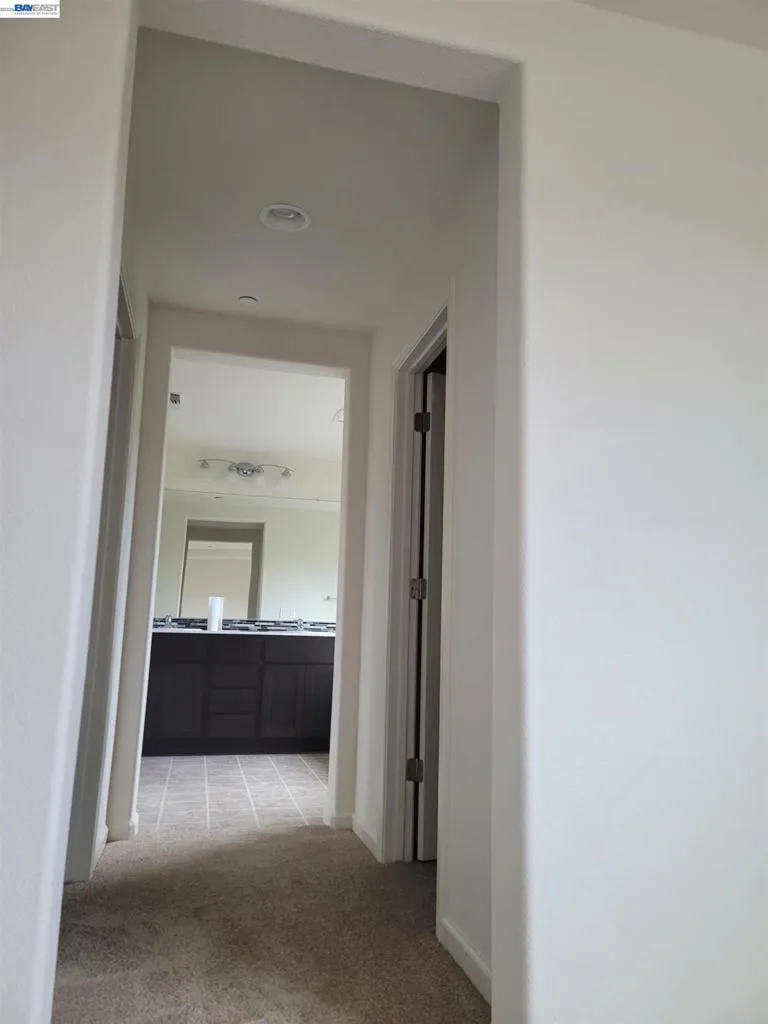Separates 2 closet spaces