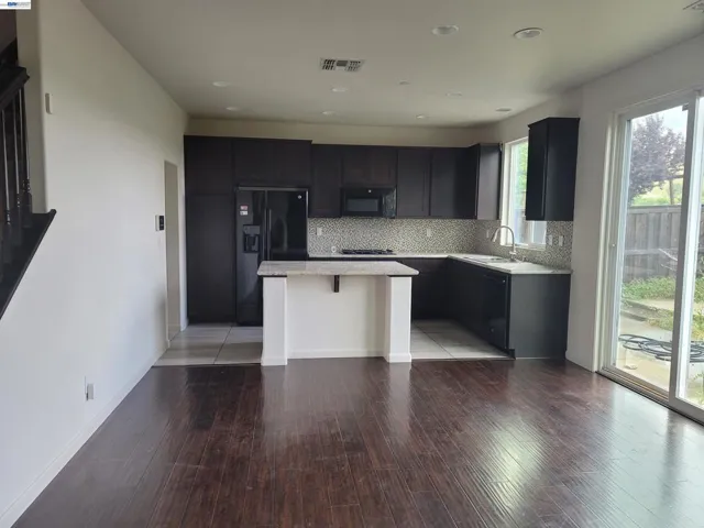 Open floorplan, perfect for entertaining guest.