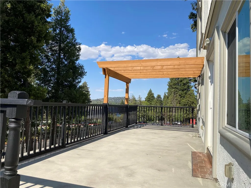 27981 Lakes Edge Road, Lake Arrowhead, California 92352 home-pic-10