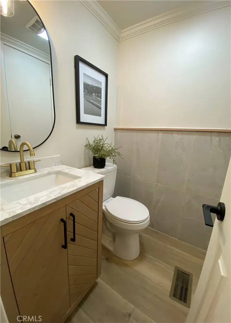 27981 Lakes Edge Road, Lake Arrowhead, California 92352 home-pic-37