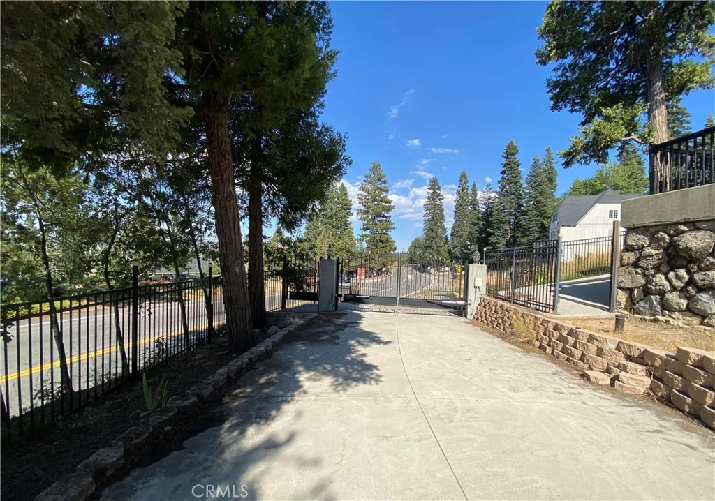 27981 Lakes Edge Road, Lake Arrowhead, California 92352 home-pic-7