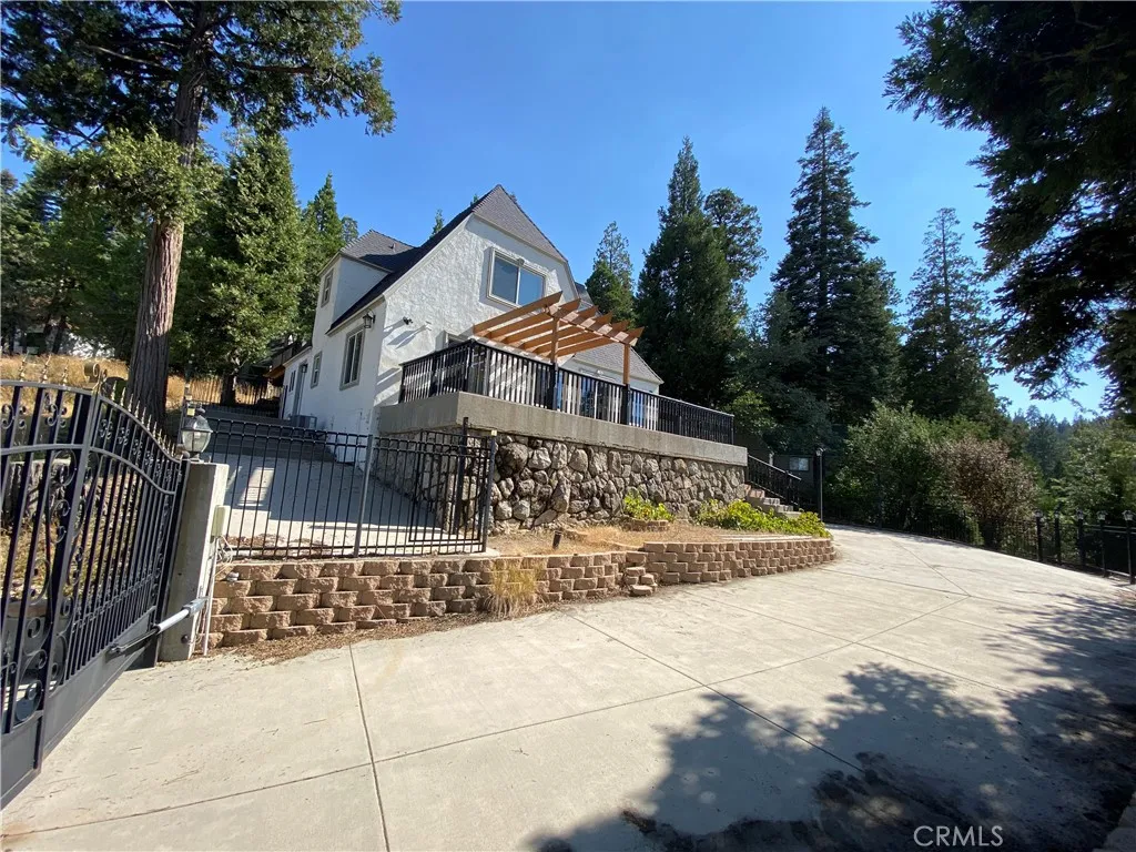 27981 Lakes Edge Road, Lake Arrowhead, California 92352 home-pic-4