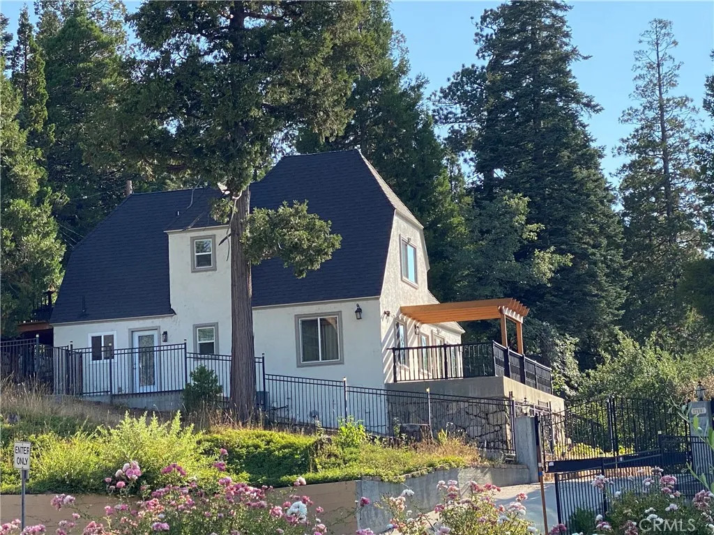 27981 Lakes Edge Road, Lake Arrowhead, California 92352 home-pic-2