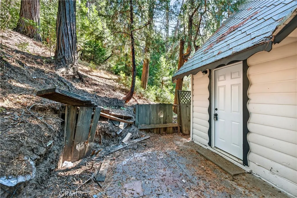 23740 Skyland, Crestline, California 92325 home-pic-25