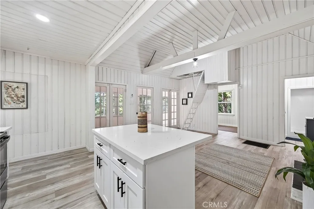 23740 Skyland, Crestline, California 92325 home-pic-2