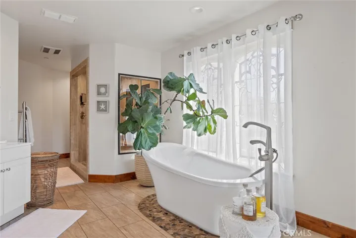 Primary soaking tub