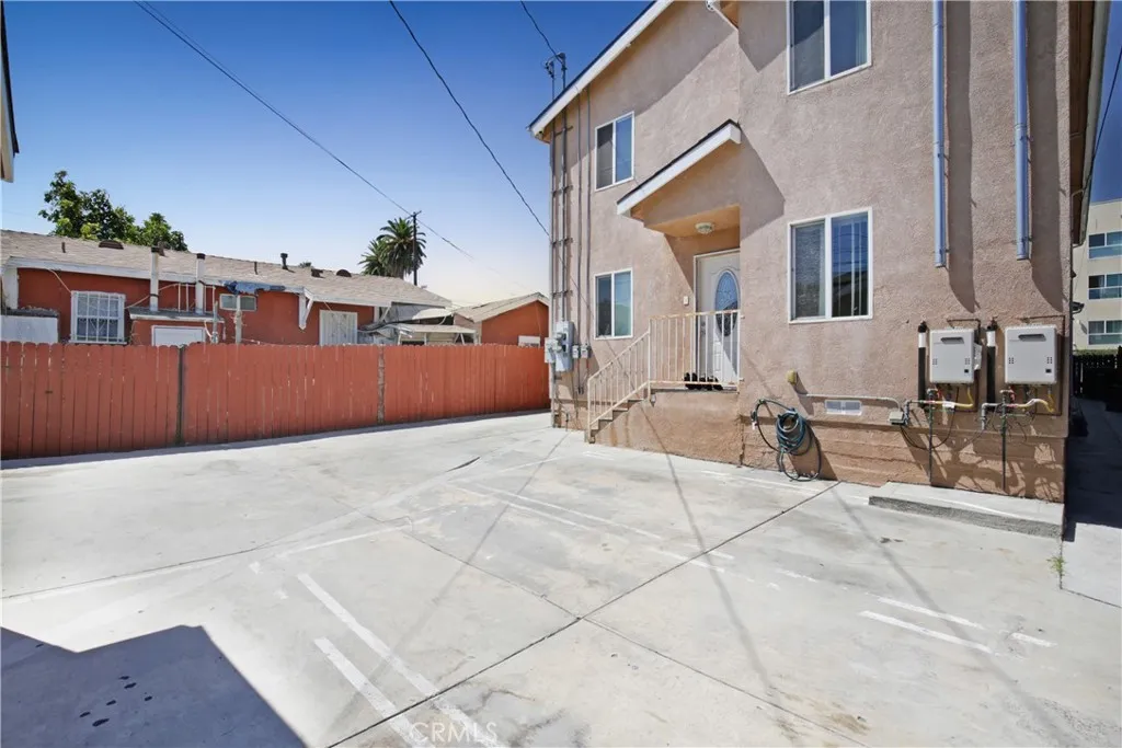 8718 Menlo Ave, Los Angeles, California 90044 home-pic-16