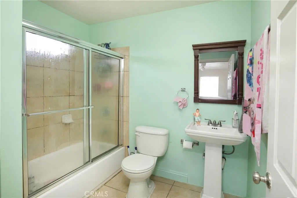 8718 Menlo Ave, Los Angeles, California 90044 home-pic-30