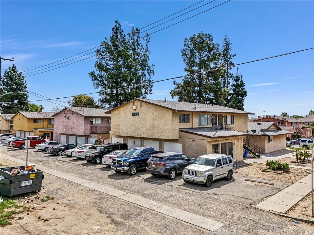 160 W Cascade, Rialto, California 92376 home-pic-2