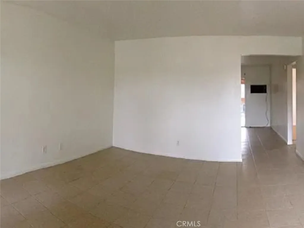 160 W Cascade, Rialto, California 92376 home-pic-16