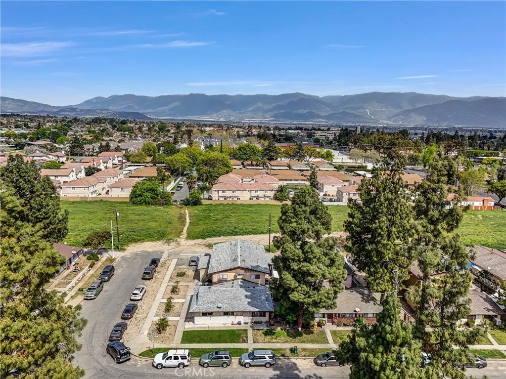 160 W Cascade, Rialto, California 92376 home-pic-4