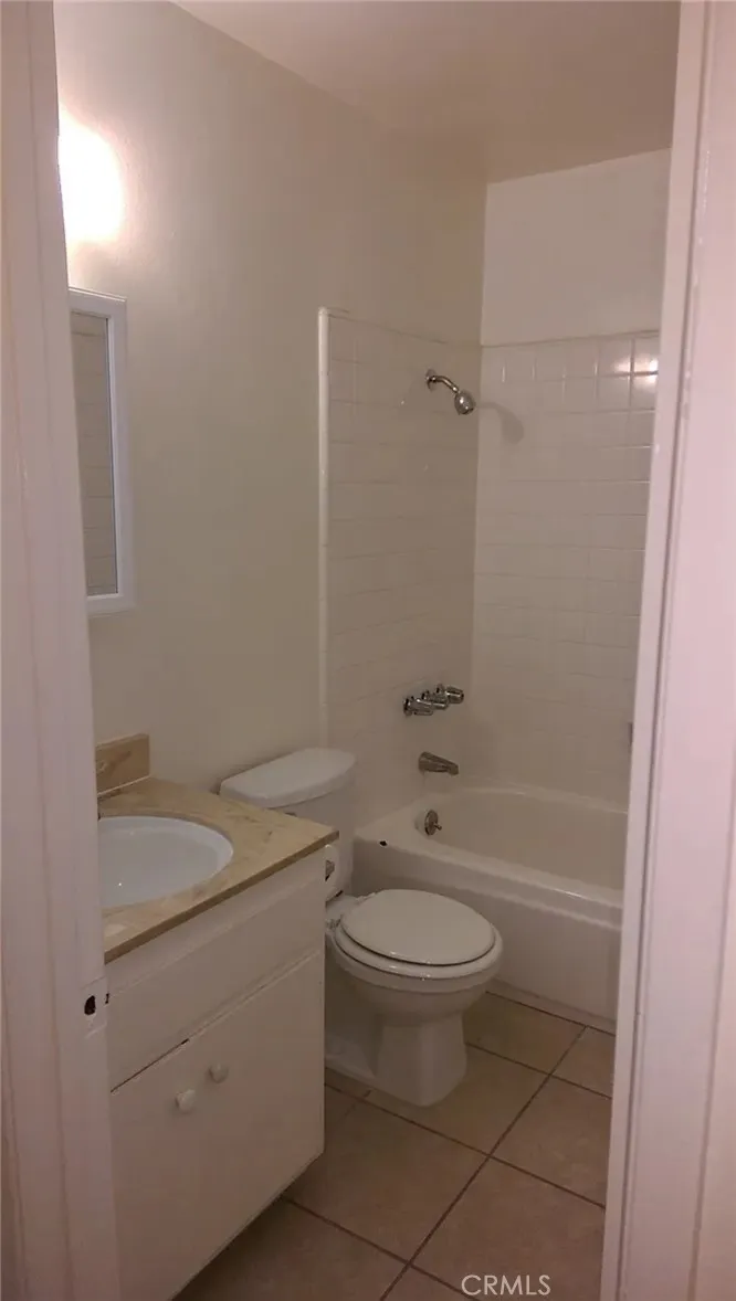 160 W Cascade, Rialto, California 92376 home-pic-14