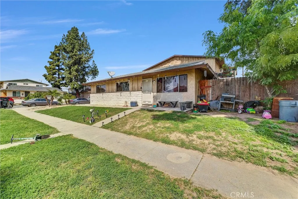 160 W Cascade, Rialto, California 92376 home-pic-9