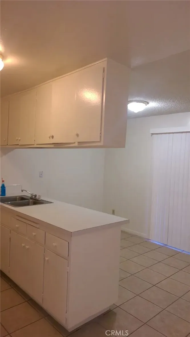 160 W Cascade, Rialto, California 92376 home-pic-13