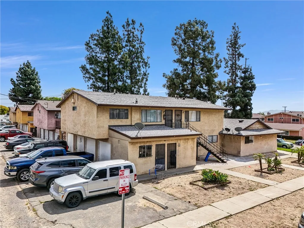 160 W Cascade, Rialto, California 92376 home-pic-1