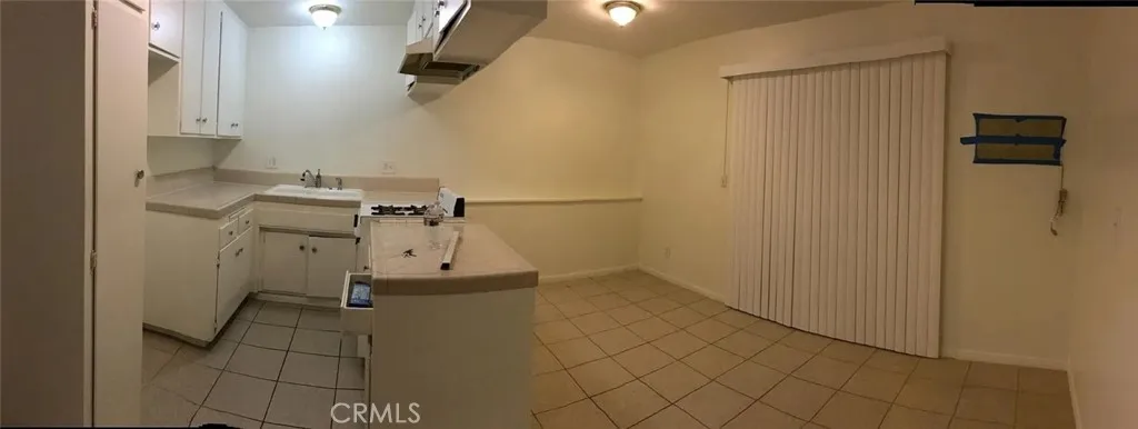 160 W Cascade, Rialto, California 92376 home-pic-20