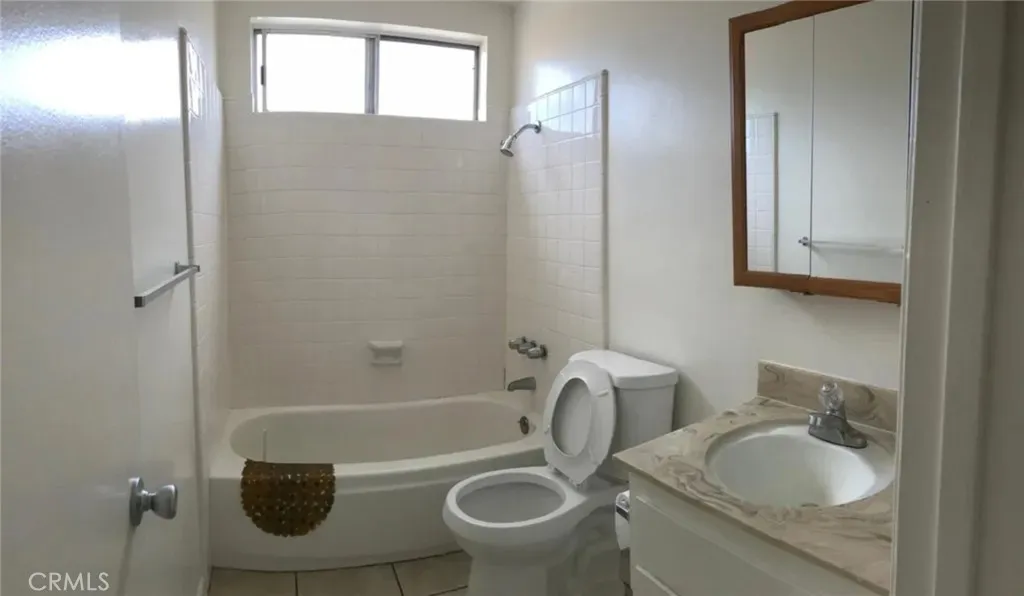 160 W Cascade, Rialto, California 92376 home-pic-23