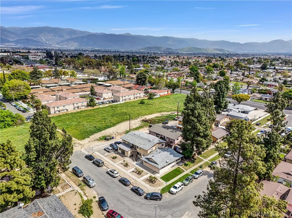 160 W Cascade, Rialto, California 92376 home-pic-3