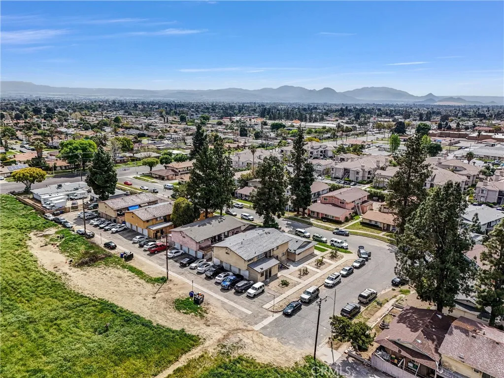 160 W Cascade, Rialto, California 92376 home-pic-6