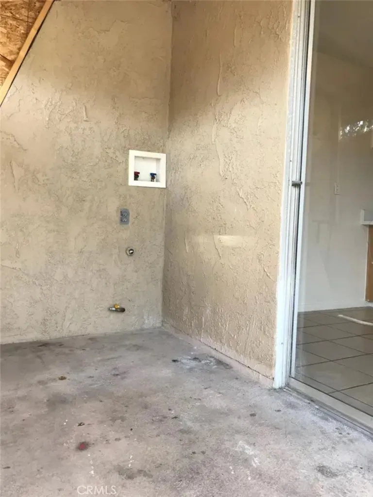 160 W Cascade, Rialto, California 92376 home-pic-27