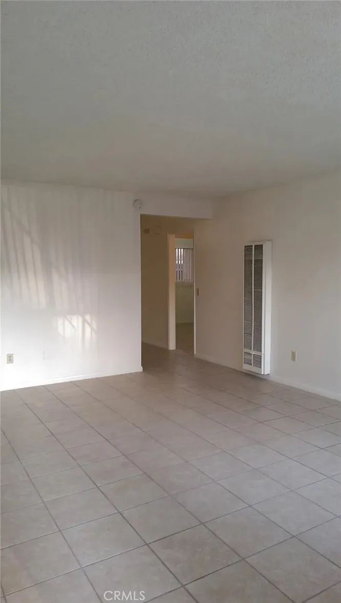 160 W Cascade, Rialto, California 92376 home-pic-15