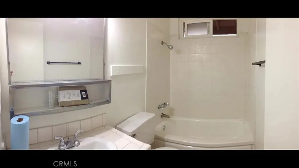 160 W Cascade, Rialto, California 92376 home-pic-18