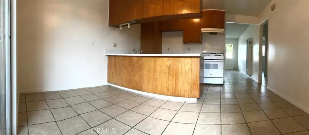 160 W Cascade, Rialto, California 92376 home-pic-26