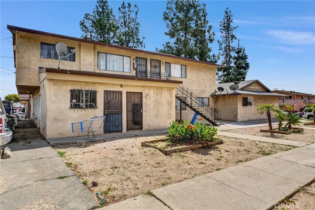 160 W Cascade, Rialto, California 92376 home-pic-8