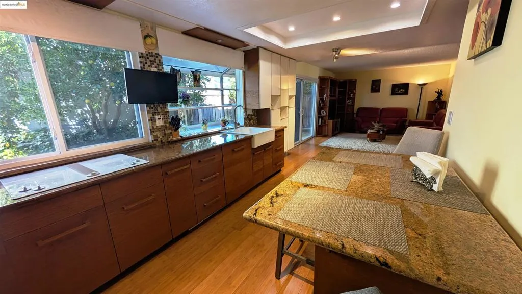 10013 Foxboro Ct, San Ramon, California 94583 home-pic-11