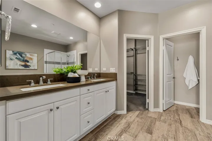 Dual vanity