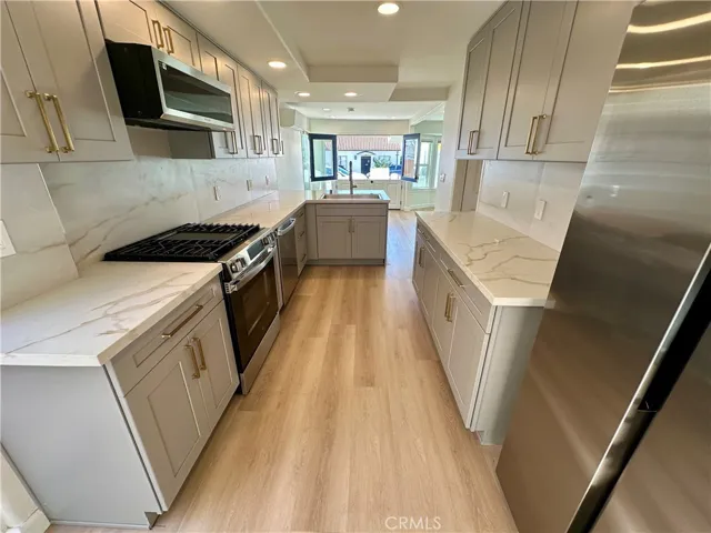 934 Manhattan Avenue, Hermosa Beach, California 90254