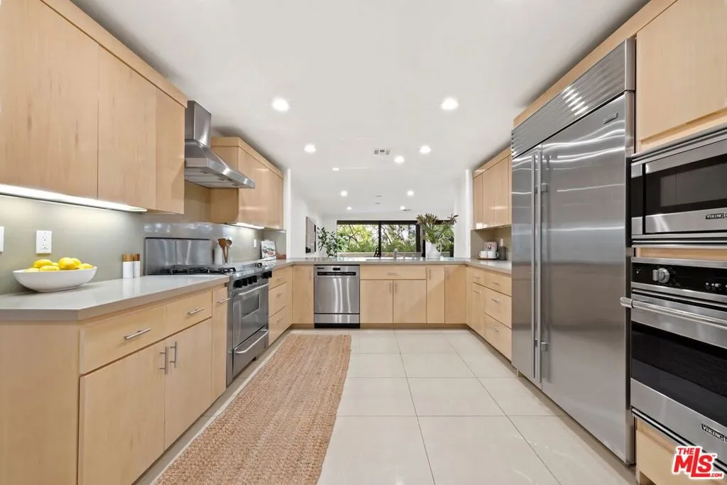 2131 Century Woods Way 16, Los Angeles, California 90067 home-pic-11