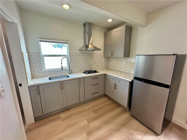 933 1/2 Bayview Drive, Hermosa Beach, California 90254
