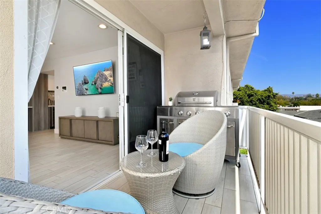 15343 Moorpark Street 15, Sherman Oaks, California 91423 home-pic-9