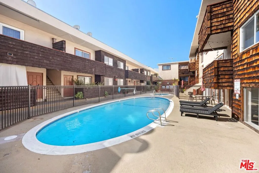 5400 Newcastle Avenue 66, Encino, California 91316 home-pic-19