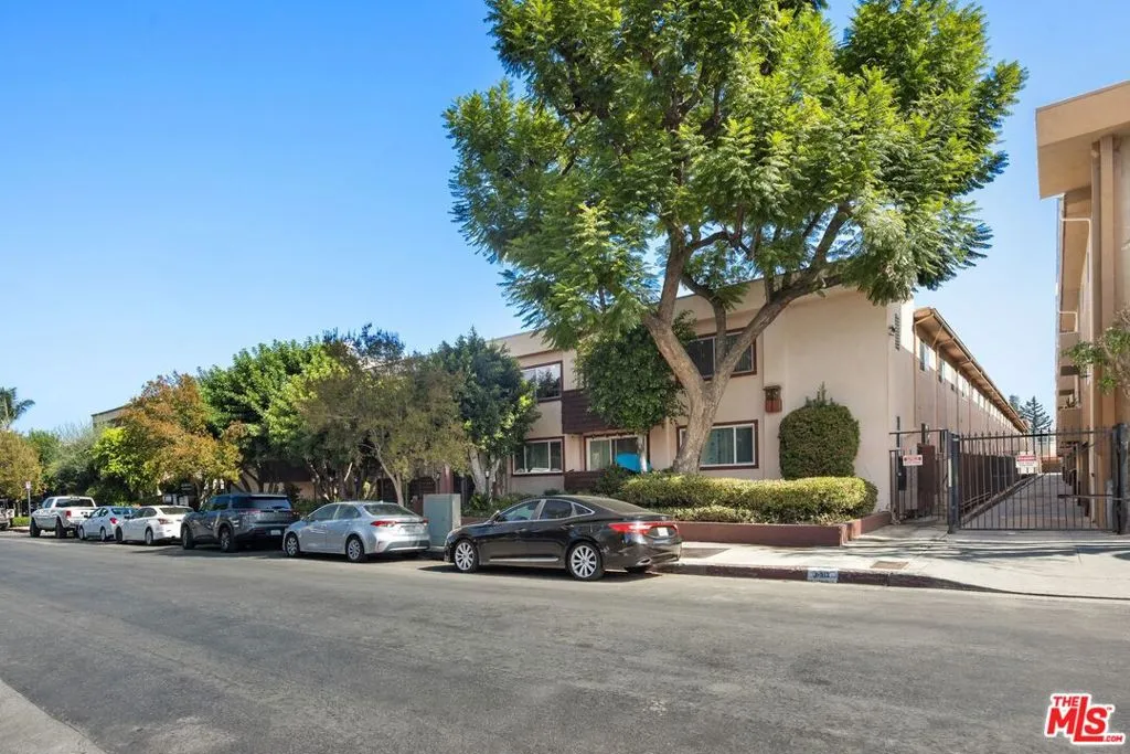 5400 Newcastle Avenue 66, Encino, California 91316 home-pic-23