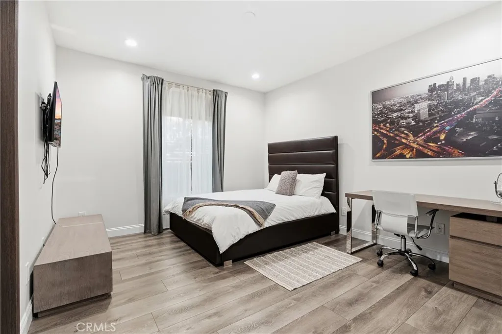 430 N Parish Place, Burbank, California 91506 home-pic-25