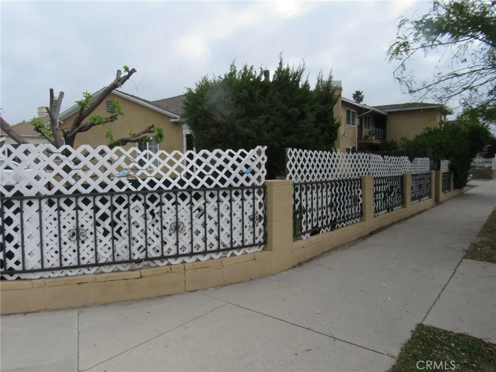 6400 Camellia, Los Angeles, California 91606 home-pic-16