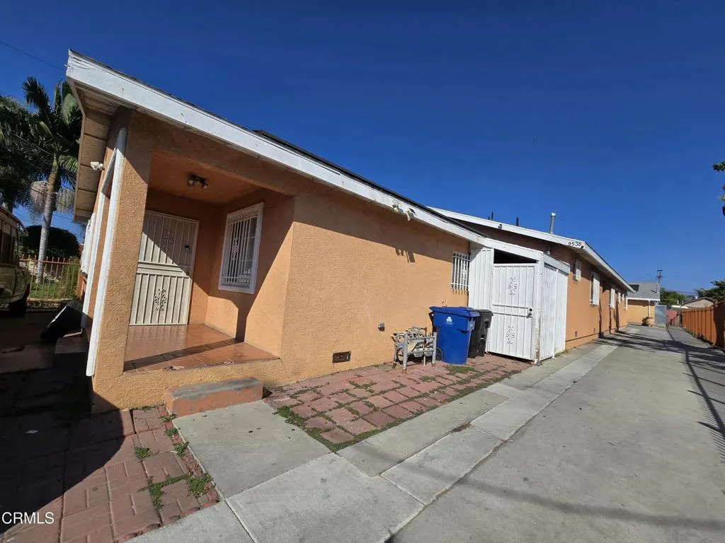 9536 Bandera Street, Los Angeles, California 90002 home-pic-0