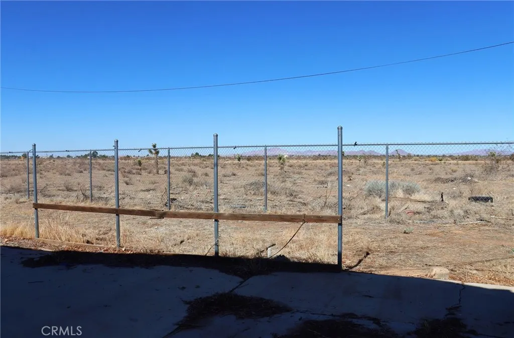 9632 Juniper Street, Apple Valley, California 92308 home-pic-17