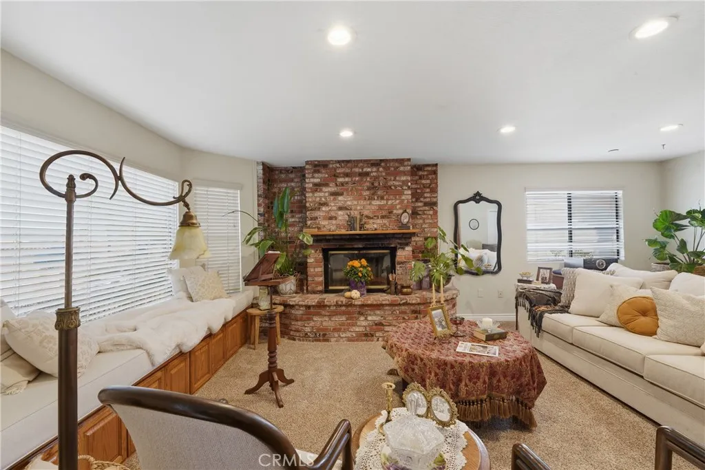 22535 San Joaquin W, Canyon Lake, California 92587 home-pic-4