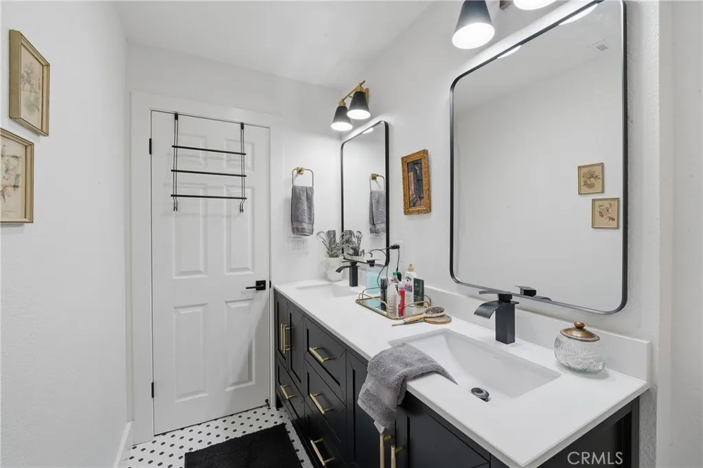 22535 San Joaquin W, Canyon Lake, California 92587 home-pic-21