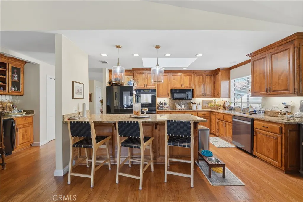 22535 San Joaquin W, Canyon Lake, California 92587 home-pic-12