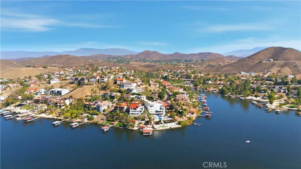22535 San Joaquin W, Canyon Lake, California 92587 home-pic-38