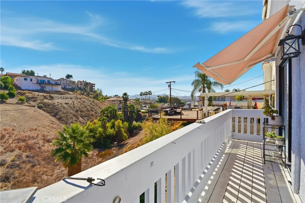 22535 San Joaquin W, Canyon Lake, California 92587 home-pic-19